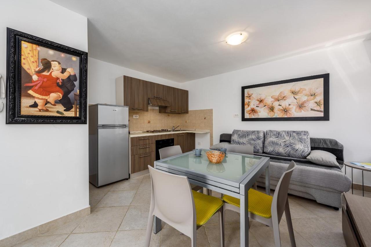 Apartments Dante Умаг Экстерьер фото
