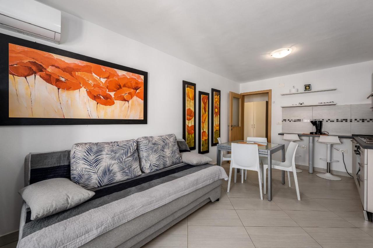 Apartments Dante Умаг Экстерьер фото
