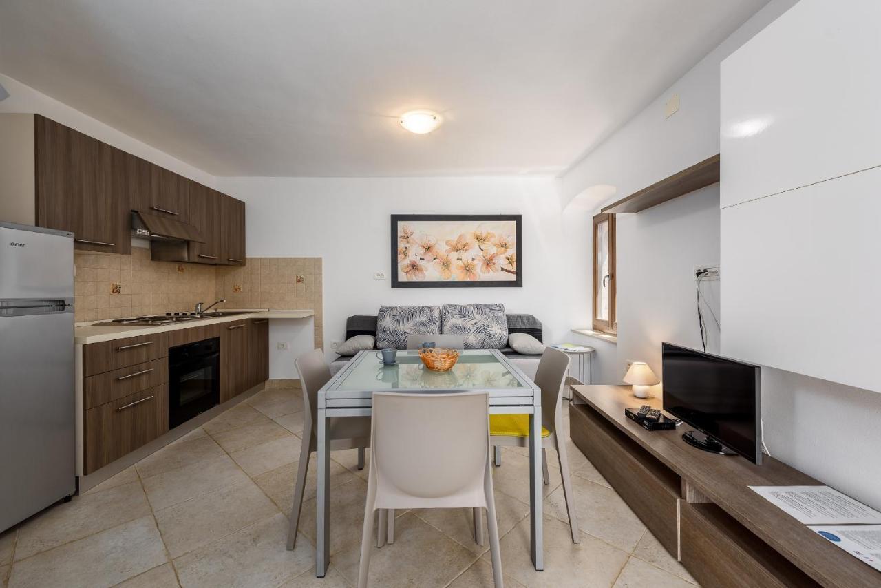 Apartments Dante Умаг Экстерьер фото