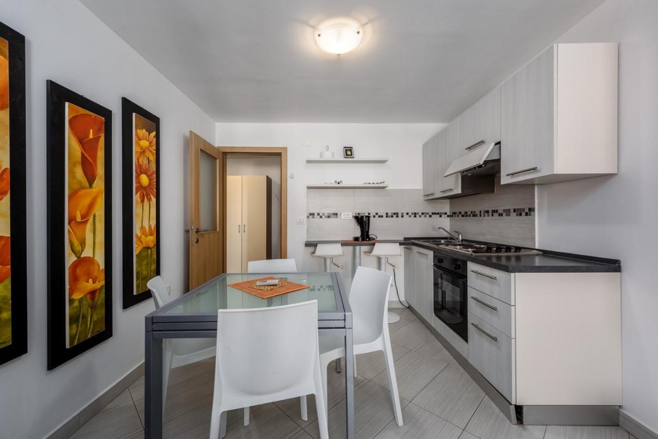 Apartments Dante Умаг Экстерьер фото